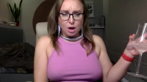 Snapshot of dom_mummy chatting on 10-13-25, 07:36 DOM MUMMY online show from 10-13-25, 07:36