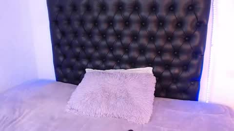 Snapshot of domenica_west chatting on 12-24-24, 04:40 domenica online show from 12-24-24, 04:40