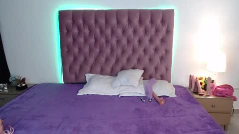 Snapshot of domenica_west chatting on 12-29-24, 03:46 domenica online show from 12-29-24, 03:46