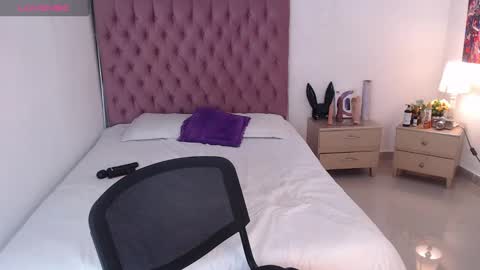 Snapshot of domenica_west chatting on 03-07-25, 02:25 domenica online show from 03-07-25, 02:25