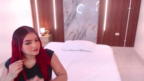 Snapshot of domenica_west chatting on 10-15-25, 01:00 domenica online show from 10-15-25, 01:00