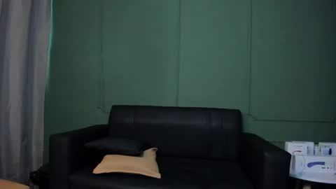 Dominc berry online show from 04-25-26, 01:41