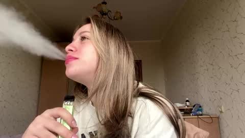 Mia online show from 05-12-26, 08:00