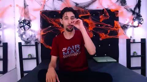 Snapshot of dominic_blade chatting on 11-01-25, 11:23 Dominic online show from 11-01-25, 11:23