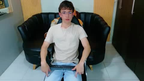 Snapshot of dominic_carminex chatting on 10-16-25, 08:10 dominic_carminex online show from 10-16-25, 08:10