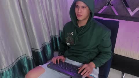 DOMI online show from 03-25-26, 03:23