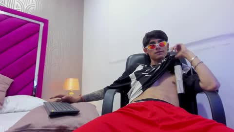 Snapshot of dominic_foox chatting on 02-08-26, 12:58 Dominic foox online show from 02-08-26, 12:58