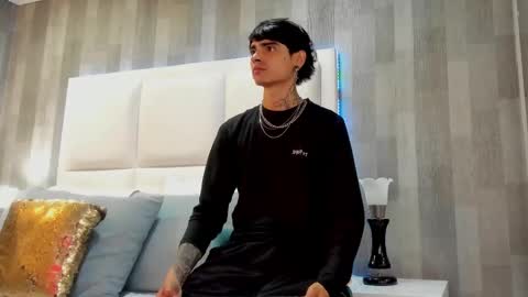 Snapshot of dominic_foox chatting on 02-11-26, 12:21 Dominic foox online show from 02-11-26, 12:21