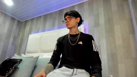 Snapshot of dominic_foox chatting on 02-13-26, 01:51 Dominic foox online show from 02-13-26, 01:51