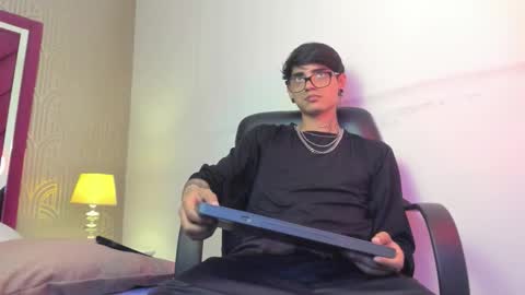 Snapshot of dominic_foox chatting on 02-19-26, 06:37 Dominic foox online show from 02-19-26, 06:37