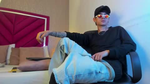 Snapshot of dominic_foox chatting on 03-04-26, 08:37 Dominic foox online show from 03-04-26, 08:37