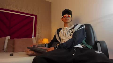 Snapshot of dominic_foox chatting on 03-05-26, 03:19 Dominic foox online show from 03-05-26, 03:19