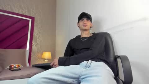 Snapshot of dominic_foox chatting on 03-13-26, 04:02 Dominic foox online show from 03-13-26, 04:02