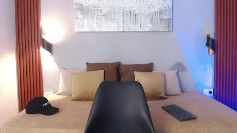 Dominic online show from 09-21-25, 09:49