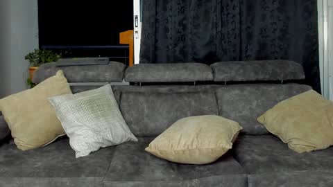 Snapshot of dominic_joness chatting on 01-28-25, 02:43 SANTI independent model online show from 01-28-25, 02:43