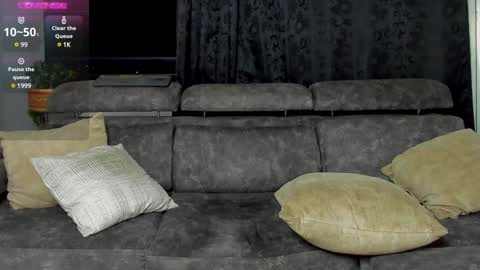 Snapshot of dominic_joness chatting on 02-02-25, 04:26 SANTI independent model online show from 02-02-25, 04:26