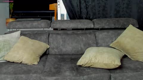 Snapshot of dominic_joness chatting on 02-19-25, 05:16 SANTI independent model online show from 02-19-25, 05:16