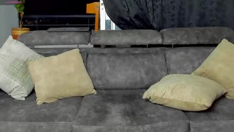 Snapshot of dominic_joness chatting on 02-22-25, 01:33 SANTI independent model online show from 02-22-25, 01:33