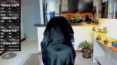 Snapshot of dominic_joness chatting on 09-19-25, 09:04 SANTI independent model online show from 09-19-25, 09:04