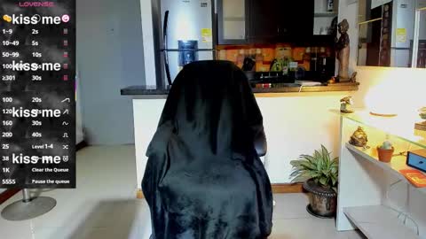 Snapshot of dominic_joness chatting on 09-25-25, 01:20 SANTI independent model online show from 09-25-25, 01:20