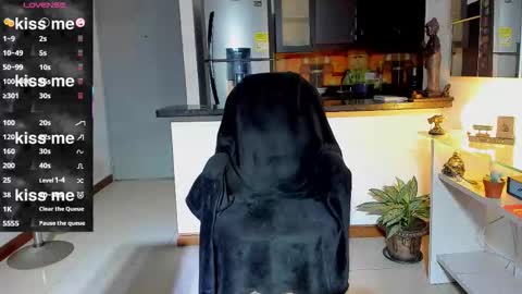 Snapshot of dominic_joness chatting on 10-07-25, 01:36 SANTI independent model online show from 10-07-25, 01:36