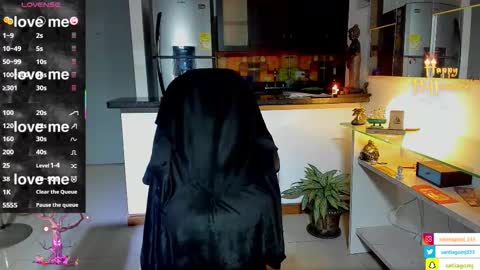 Snapshot of dominic_joness chatting on 10-25-25, 01:46 SANTI independent model online show from 10-25-25, 01:46