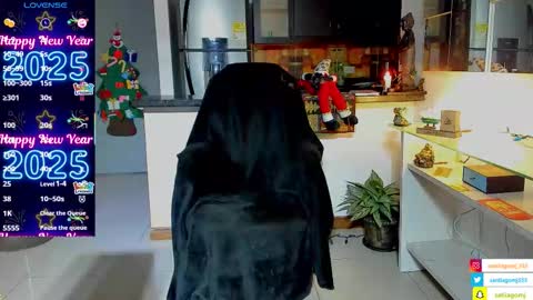 Snapshot of dominic_joness chatting on 11-25-25, 02:11 SANTI independent model online show from 11-25-25, 02:11