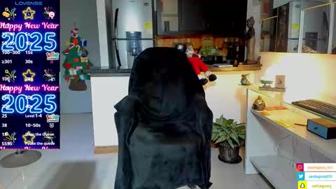 Snapshot of dominic_joness chatting on 12-05-25, 02:09 SANTI independent model online show from 12-05-25, 02:09