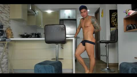 Snapshot of dominiofit chatting on 02-12-25, 07:13 Only fans Ronnie col---InstaRonniecolleman  online show from 02-12-25, 07:13