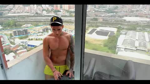 Snapshot of dominiofit chatting on 02-15-25, 10:21 Only fans Ronnie col---InstaRonniecolleman  online show from 02-15-25, 10:21