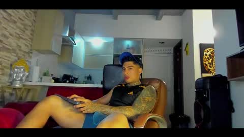 Snapshot of dominiofit chatting on 10-15-25, 02:22 Only fans Ronnie col---InstaRonniecolleman  online show from 10-15-25, 02:22