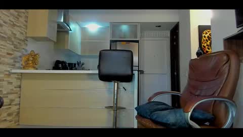 Snapshot of dominiofit chatting on 11-08-25, 10:30 Only fans Ronnie col---InstaRonniecolleman online show from 11-08-25, 10:30