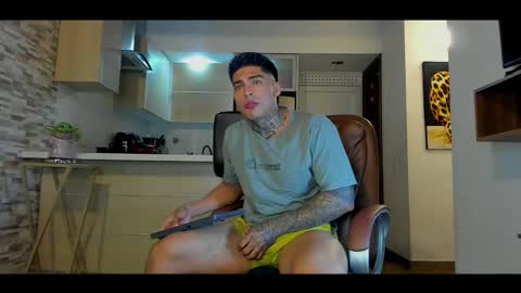 Snapshot of dominiofit chatting on 11-17-25, 01:22 Only fans Ronnie col---InstaRonniecolleman online show from 11-17-25, 01:22