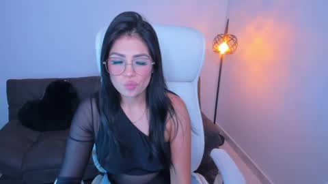 Snapshot of dominique_21x chatting on 12-19-24, 08:13 DOMINIC online show from 12-19-24, 08:13