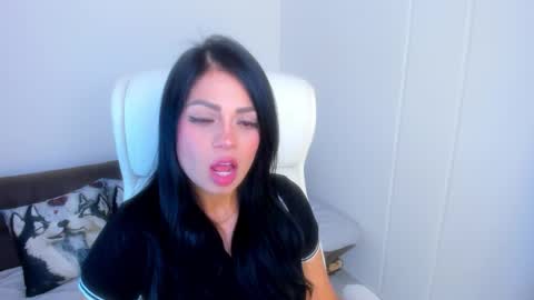 Snapshot of dominique_21x chatting on 09-23-25, 03:53 DOMINIC online show from 09-23-25, 03:53