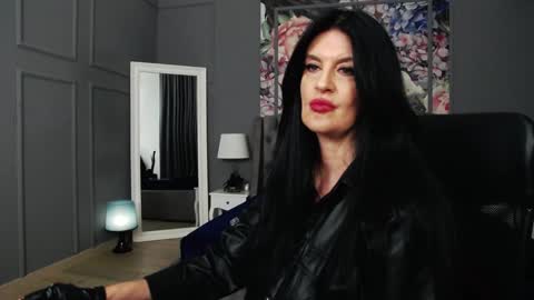 Snapshot of dommelisa chatting on 12-12-24, 02:15 Dom Melisa online show from 12-12-24, 02:15