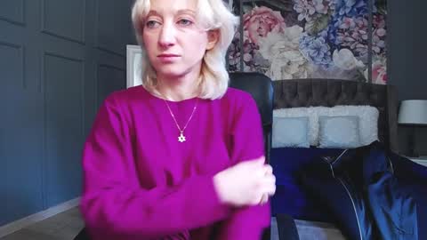 Snapshot of dommelisa chatting on 12-17-24, 07:29 Dom Melisa online show from 12-17-24, 07:29