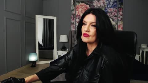 Snapshot of dommelisa chatting on 01-08-25, 08:29 Dom Melisa online show from 01-08-25, 08:29