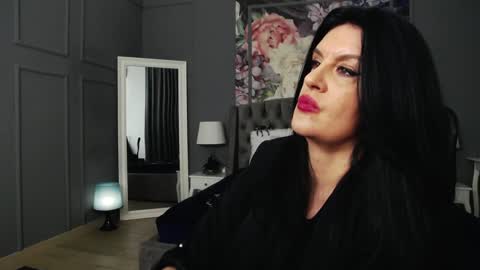 Snapshot of dommelisa chatting on 01-25-25, 12:59 Dom Melisa online show from 01-25-25, 12:59