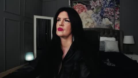 Snapshot of dommelisa chatting on 11-17-25, 10:04 Dom Melisa online show from 11-17-25, 10:04