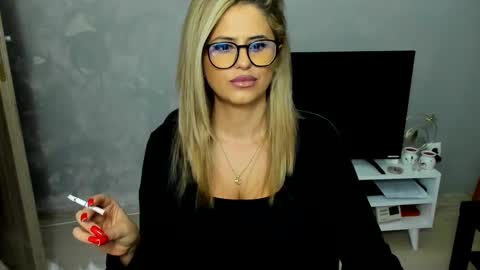 Tessa online show from 11-22-25, 10:20