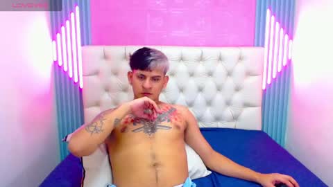 DONA Y CARL online show from 12-15-24, 03:34