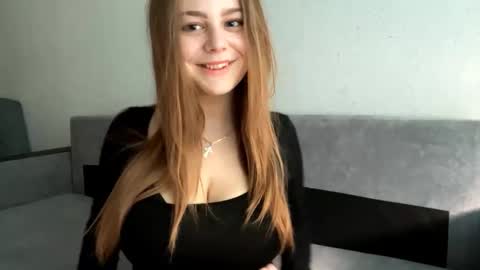 Snapshot of donaldsing chatting on 10-10-25, 01:10 Mary online show from 10-10-25, 01:10