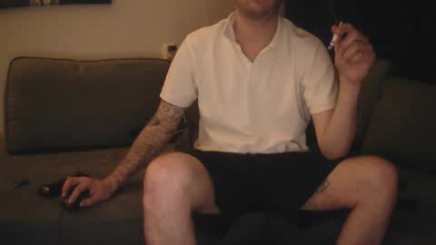 Snapshot of donn053 chatting on 05-16-26, 01:02 Papi online show from 05-16-26, 01:02