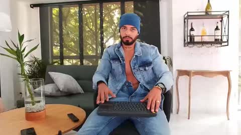 Victor online show from 09-12-25, 03:23