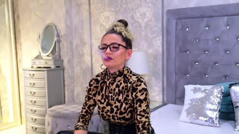 Snapshot of donna_klein chatting on 01-10-25, 10:15 Donna online show from 01-10-25, 10:15