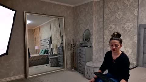 Donna online show from 02-28-26, 07:04