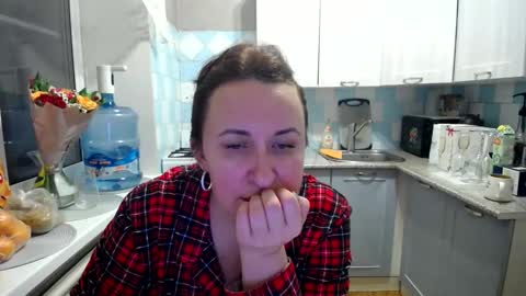 Tatiana 43 curvy sexy body and Joanna redhead 39 years online show from 01-01-25, 03:57