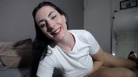 Snapshot of dontcallmeangel_ chatting on 02-02-25, 11:00 Iara online show from 02-02-25, 11:00