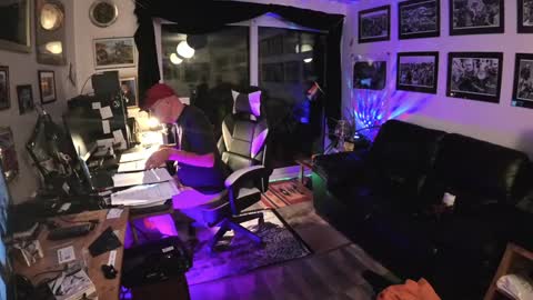 Snapshot of dopeleaf2 chatting on 12-24-24, 10:17 dopeleaf2 online show from 12-24-24, 10:17